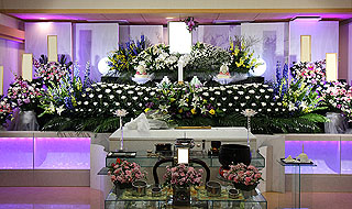 あきる野本願寺：花祭壇家族葬74プラン利用花祭壇