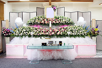 高尾霊園龍雲閣：花祭壇家族葬74プラン利用花祭壇