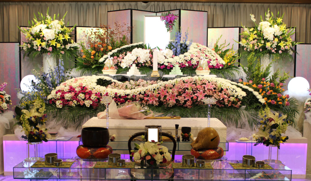 越谷市 宝性寺越谷 セイプレイト花祭壇葬儀事例