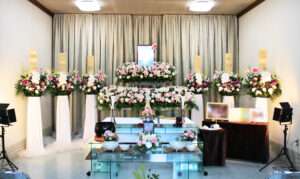 三鷹市 禅林寺霊泉斎場 セイクラーク花祭壇 家族葬 葬儀事例